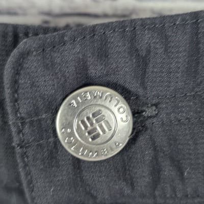 Columbia Women's 10/6 Black Omni Shade Cargo Shorts - Thumbnail 2