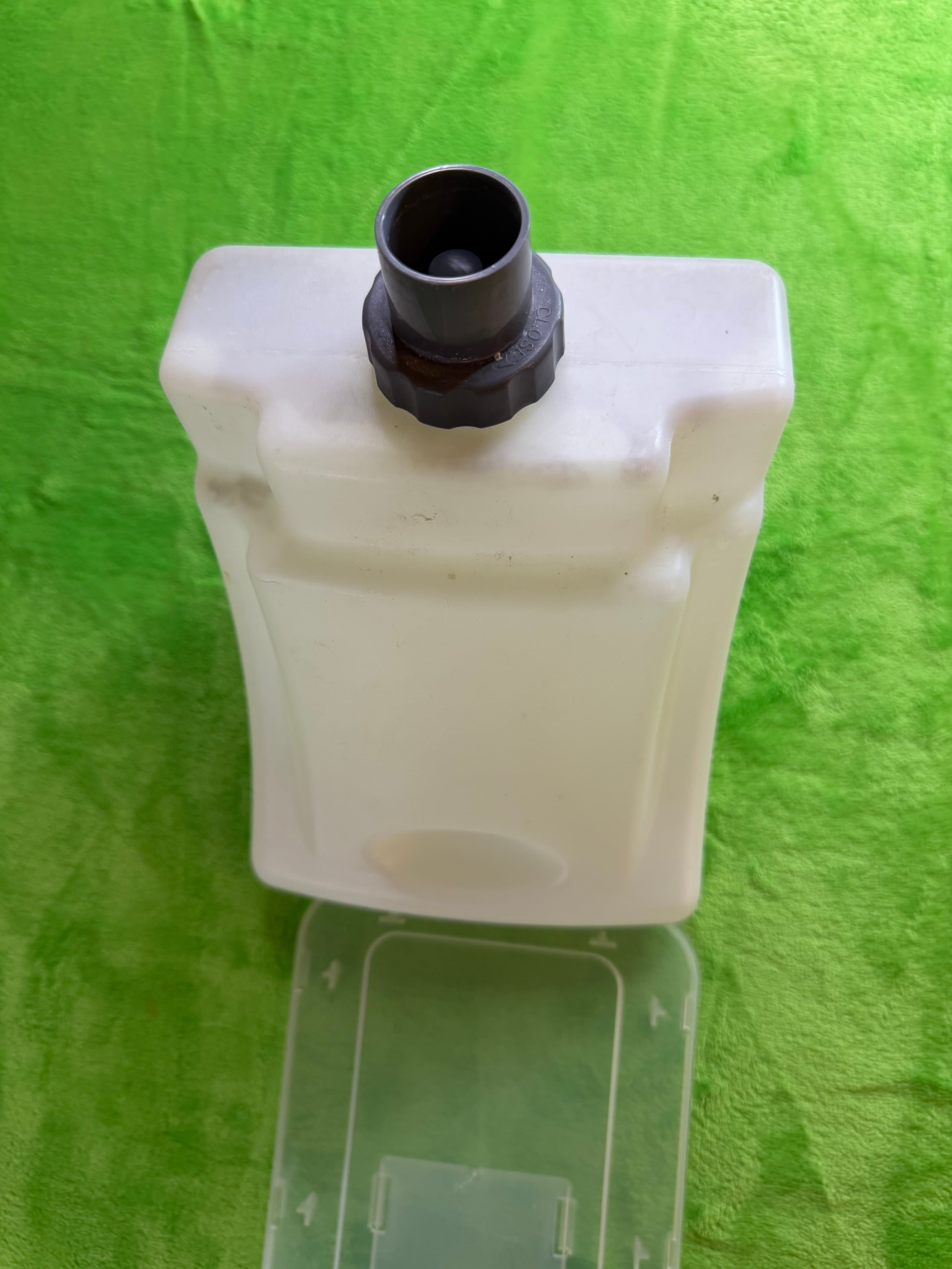 Steamfast SF-547 Replacement Water Tank 78 oz w/ Valve Cap - Thumbnail 3