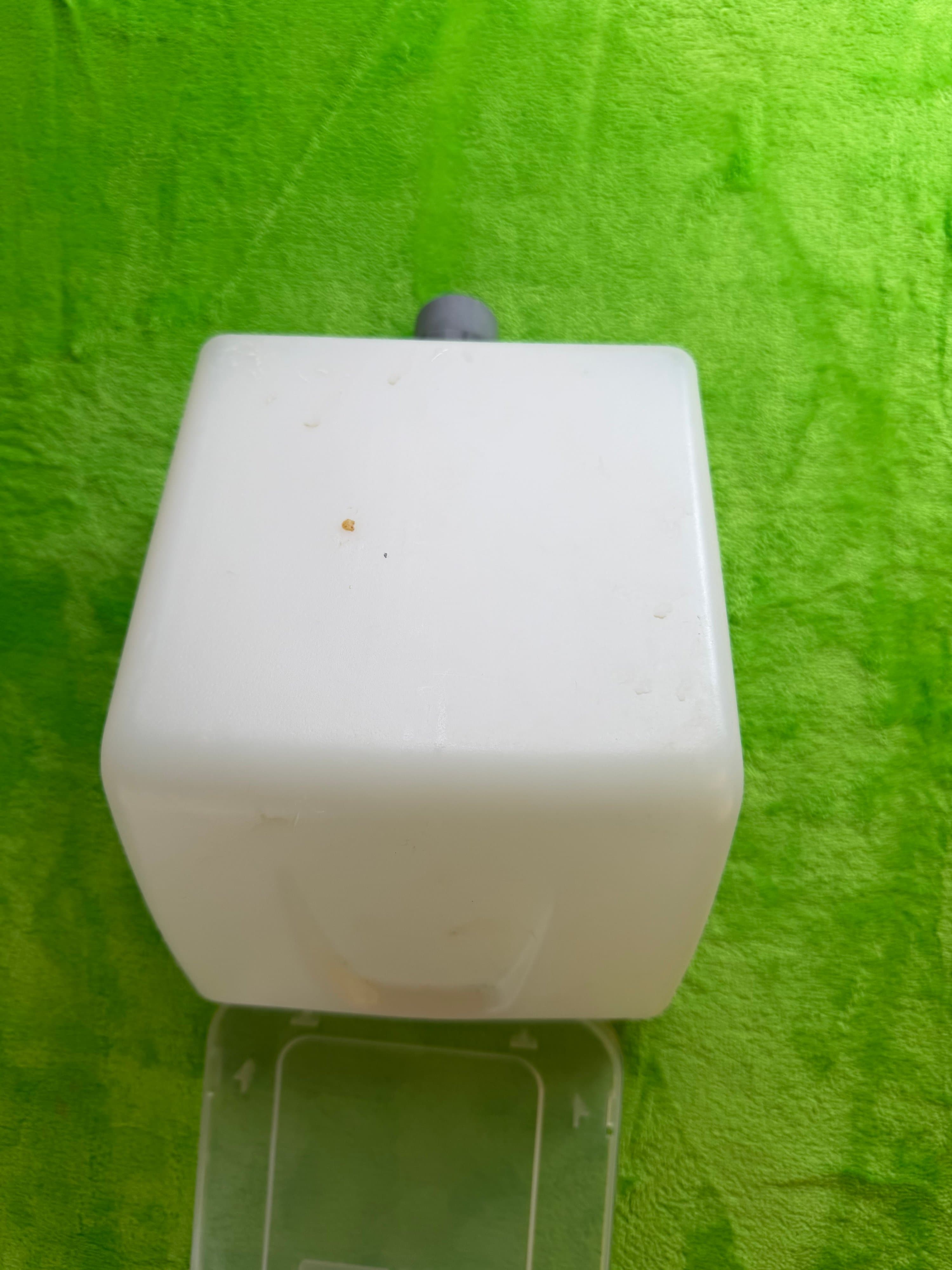 Steamfast SF-547 Replacement Water Tank 78 oz w/ Valve Cap - Thumbnail 4