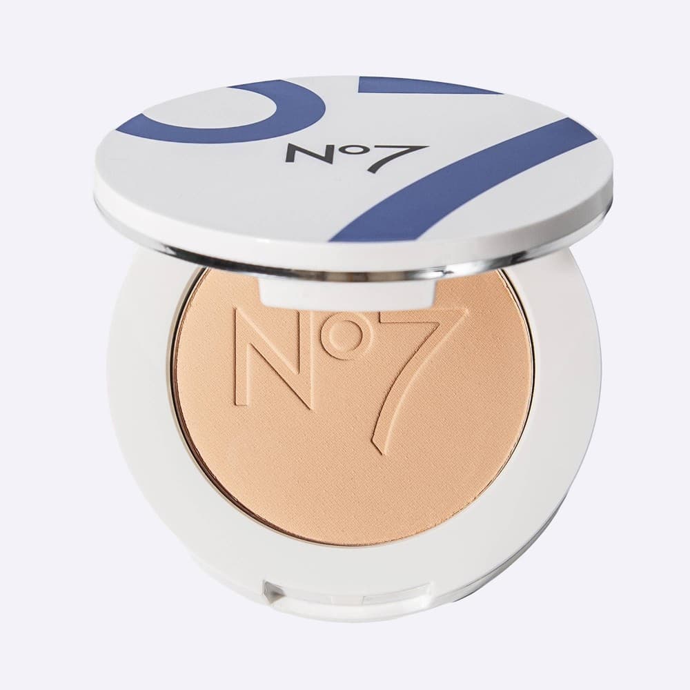 Lift & Luminate Triple Action Pressed Powder - Medium - Thumbnail 6