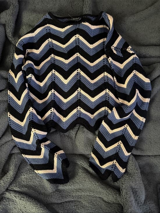 Forever 21 Chevron Stripe Crewneck Sweater in Black, Blue & Cream - Thumbnail 3