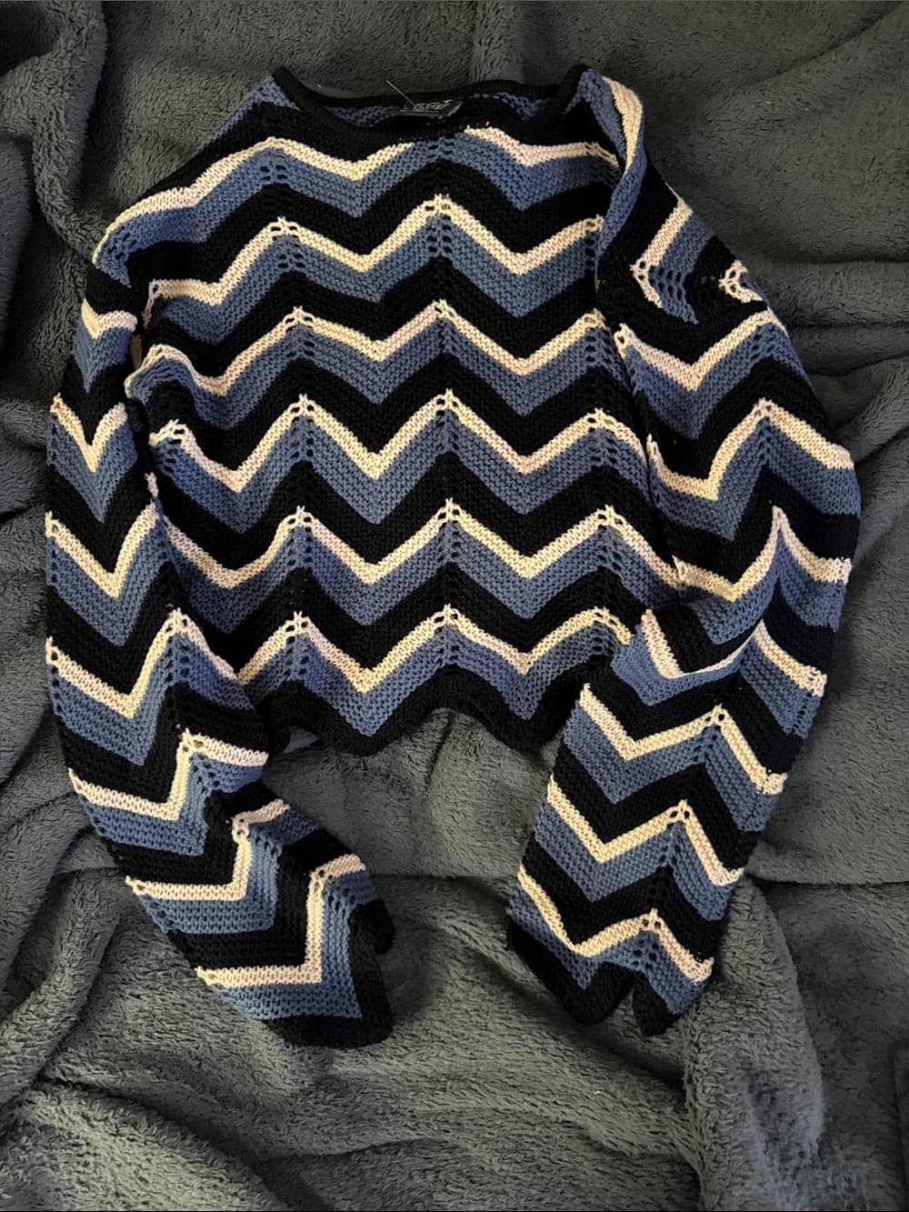 Forever 21 Chevron Stripe Crewneck Sweater in Black, Blue & Cream - Thumbnail 2