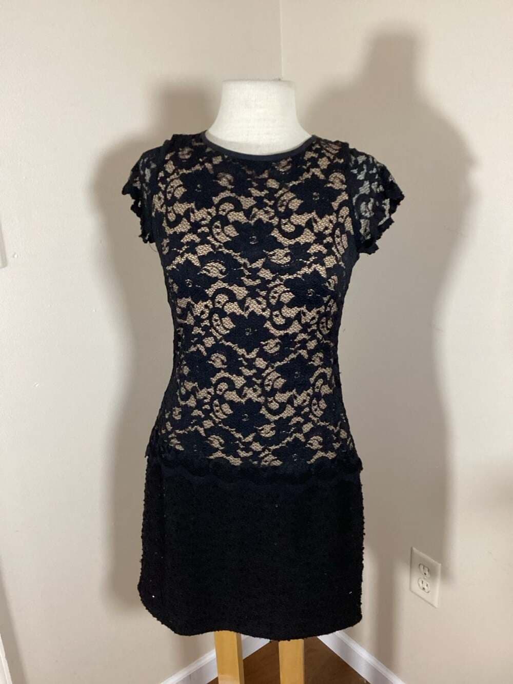 Joseph Ribkoff Black Lace and Sequin Dress Size 8 - Thumbnail 4