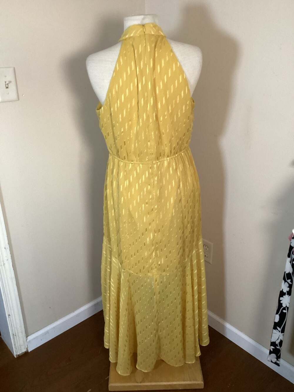 Maison Tara Yellow Metallic Jacquard High-Low Halter Dress Size 12 - Thumbnail 2