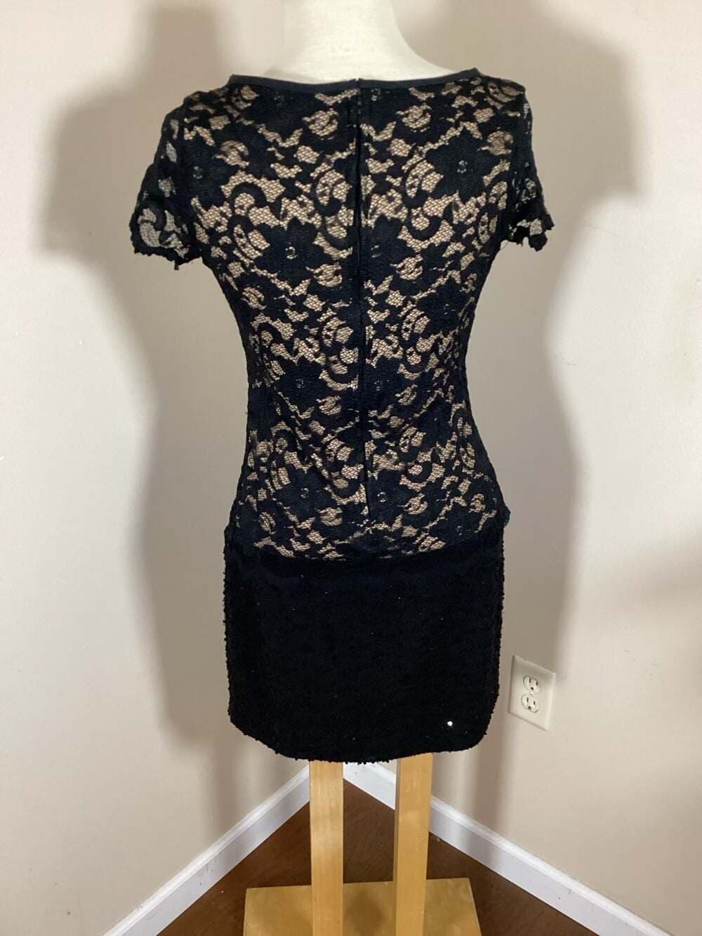 Joseph Ribkoff Black Lace and Sequin Dress Size 8 - Thumbnail 3