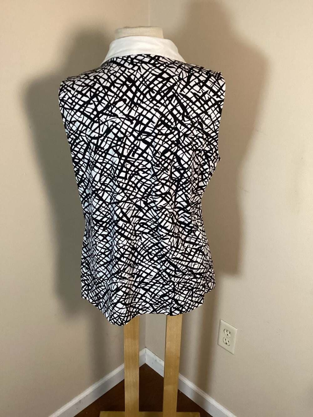 J.McLaughlin Sleeveless Button Down Shirt Black White Abstract Print XL - Thumbnail 2