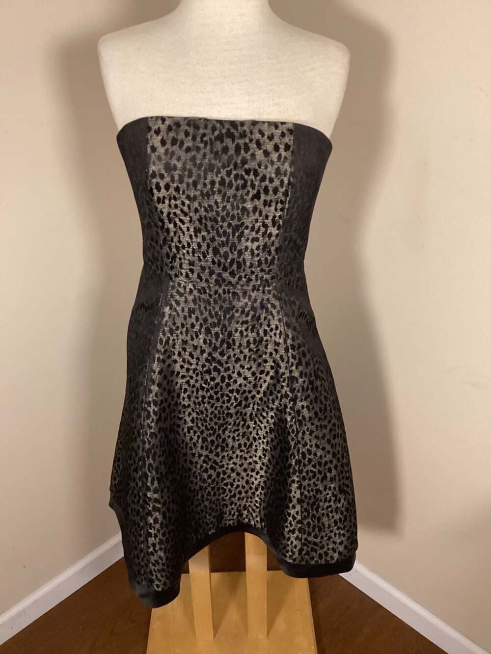 Kay Unger New York Strapless Silver and Black Jacquard Leopard Print Cocktail Dr - Thumbnail 3