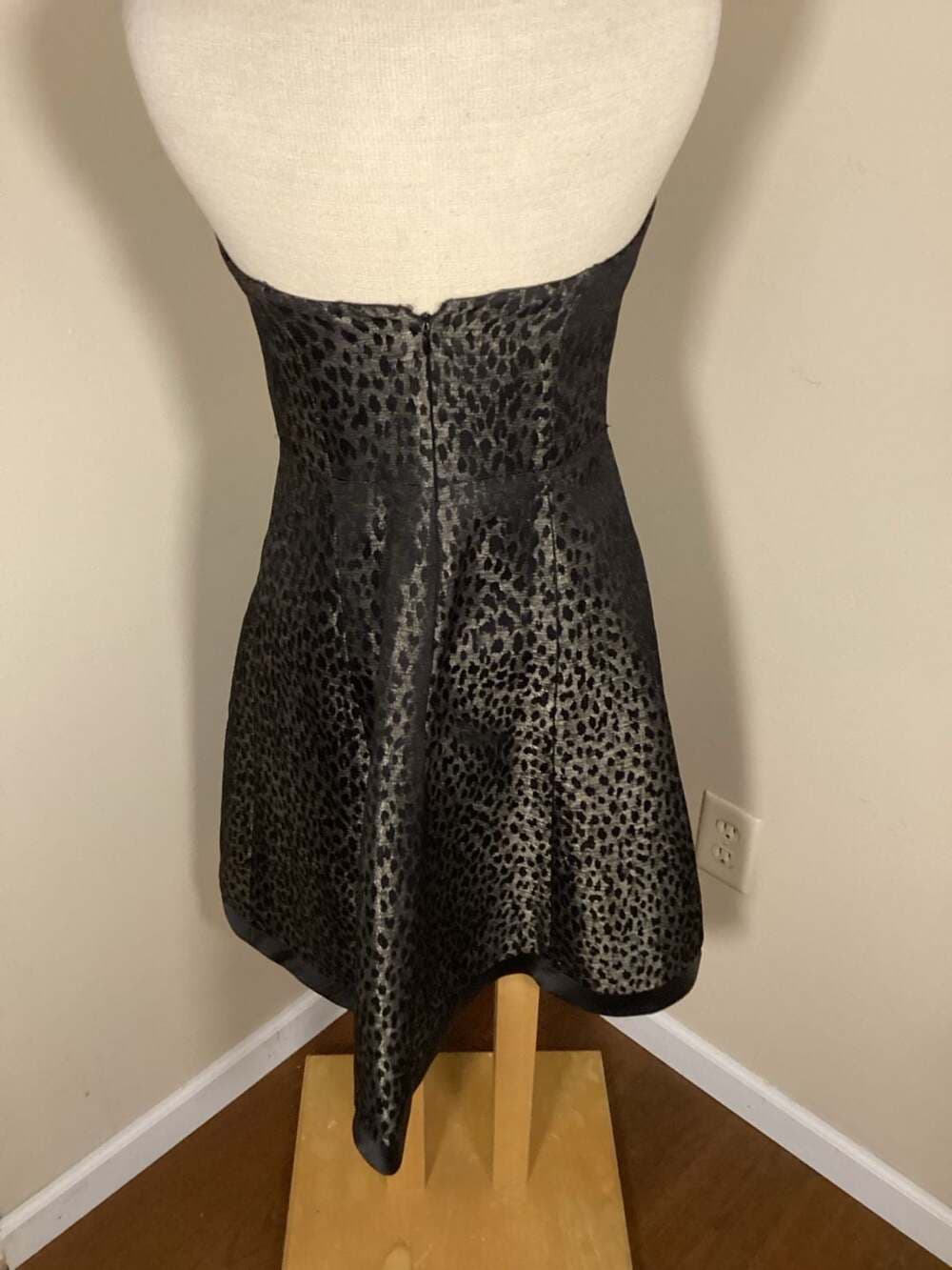 Kay Unger New York Strapless Silver and Black Jacquard Leopard Print Cocktail Dr - Thumbnail 2