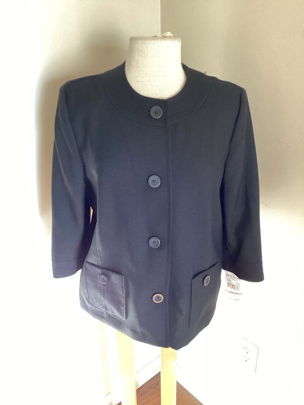 Alfred Dunner Women's Size 12 Black Button Down Short Swing Jacket with Pockets - Thumbnail 3