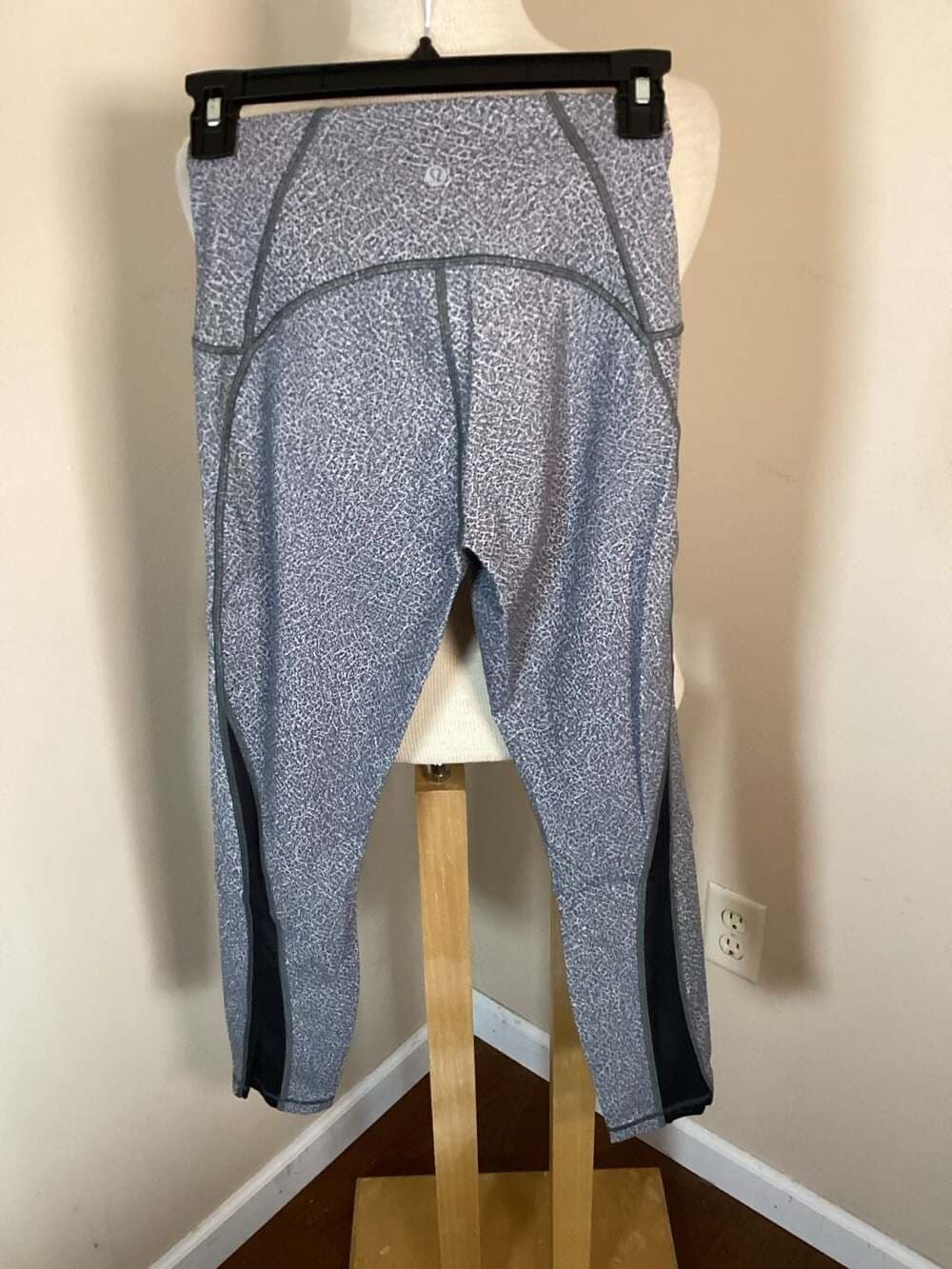 Lululemon Athletica Printed Mesh Panel Leggings Size 6 - Thumbnail 2