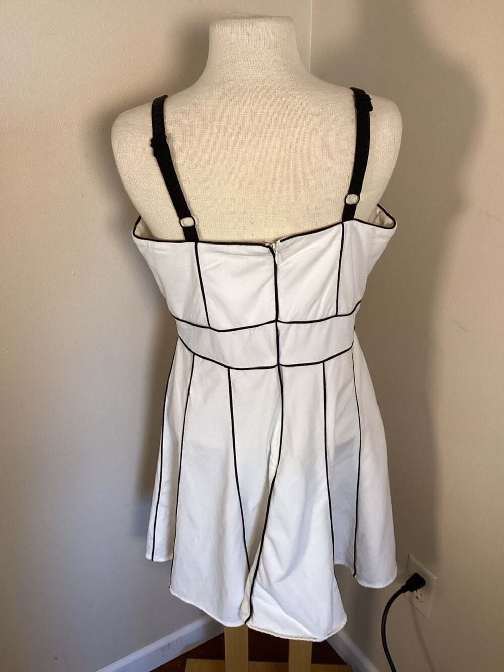 Karl Lagerfeld Paris Women's Tipped Tennis Dress with Contrast Piping - Thumbnail 2