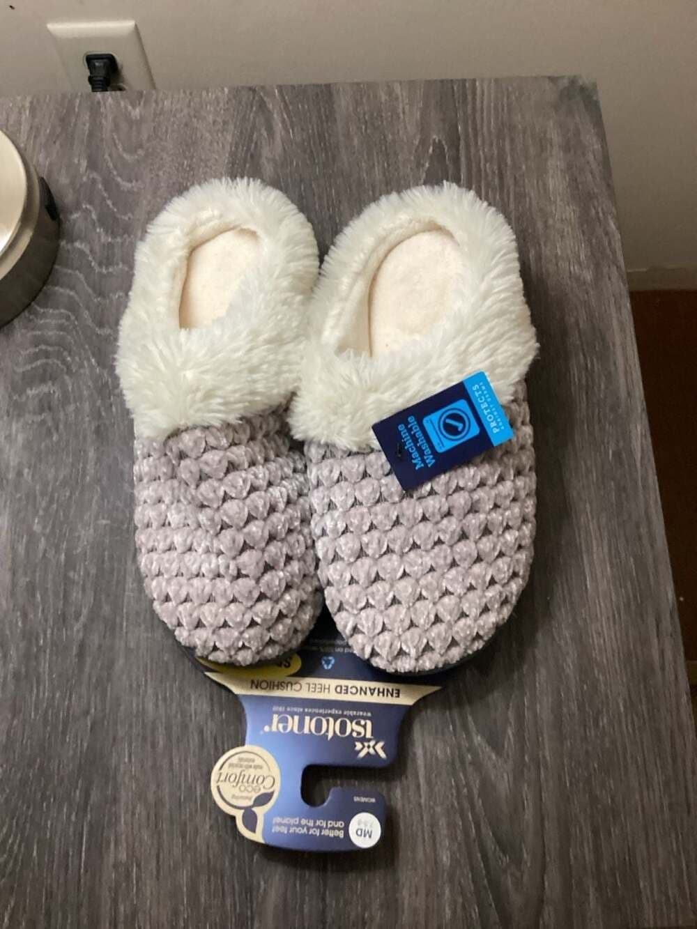 Isotoner Women's Textured Chenille Slippers Size MD 7.5-8 - Thumbnail 3