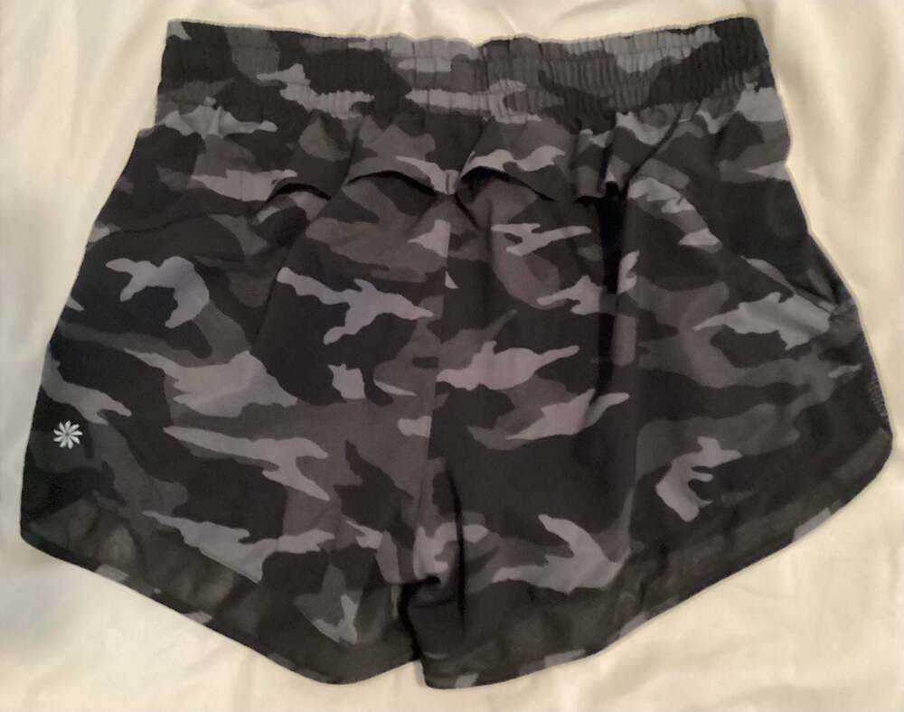 Athleta Printed Mesh Racer Run 4" Camo Shorts Size S - Thumbnail 3