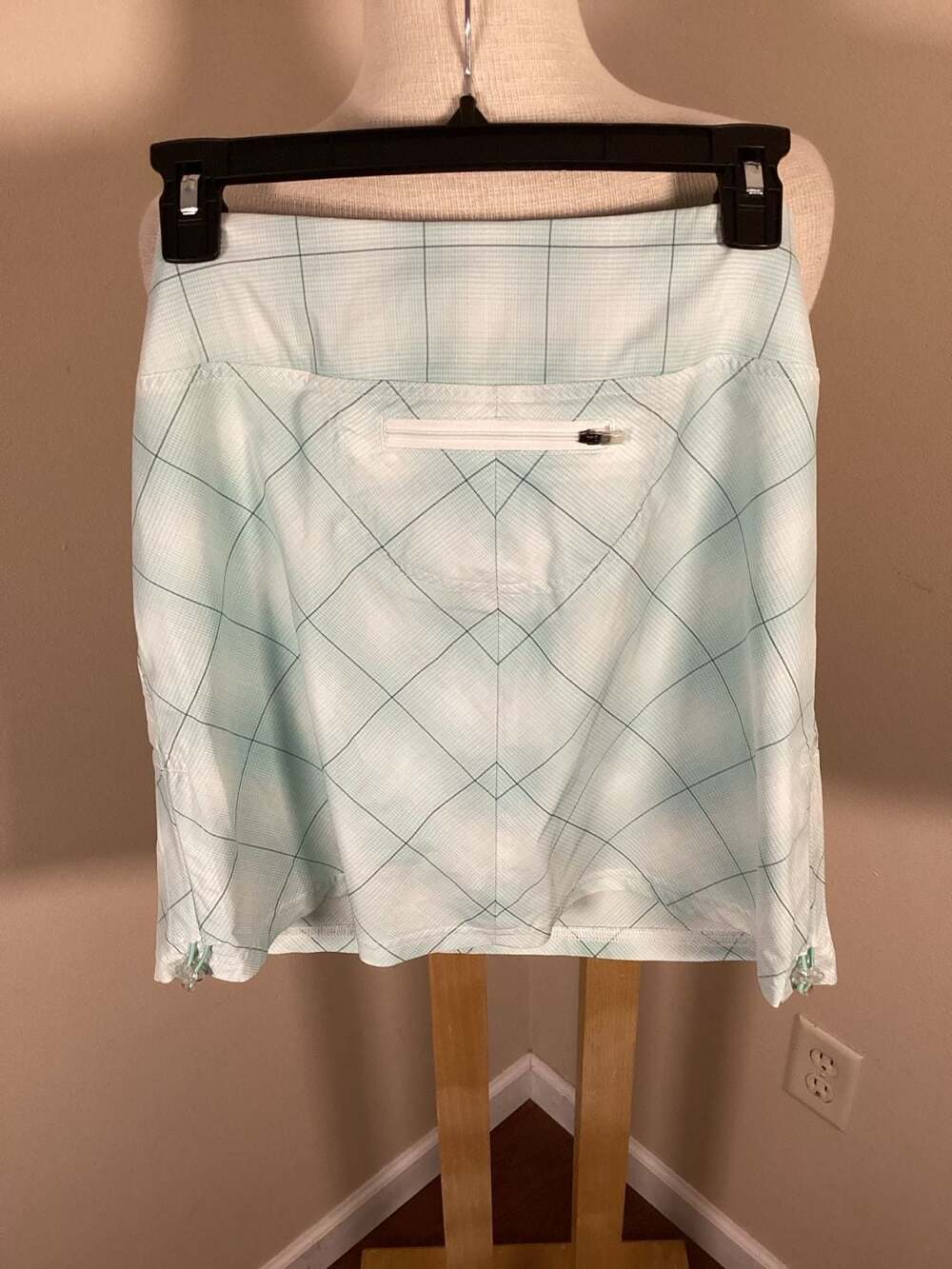 Athleta Tulum Plaid Skort in Mint Green and White Size 4 - Thumbnail 3