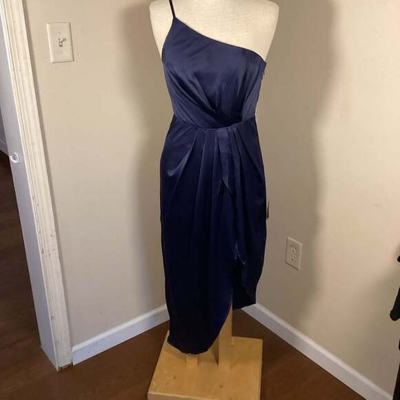 Lulus Law of Attraction Navy Blue One-Shoulder Asymmetrical Satin Midi Dress - Thumbnail 6