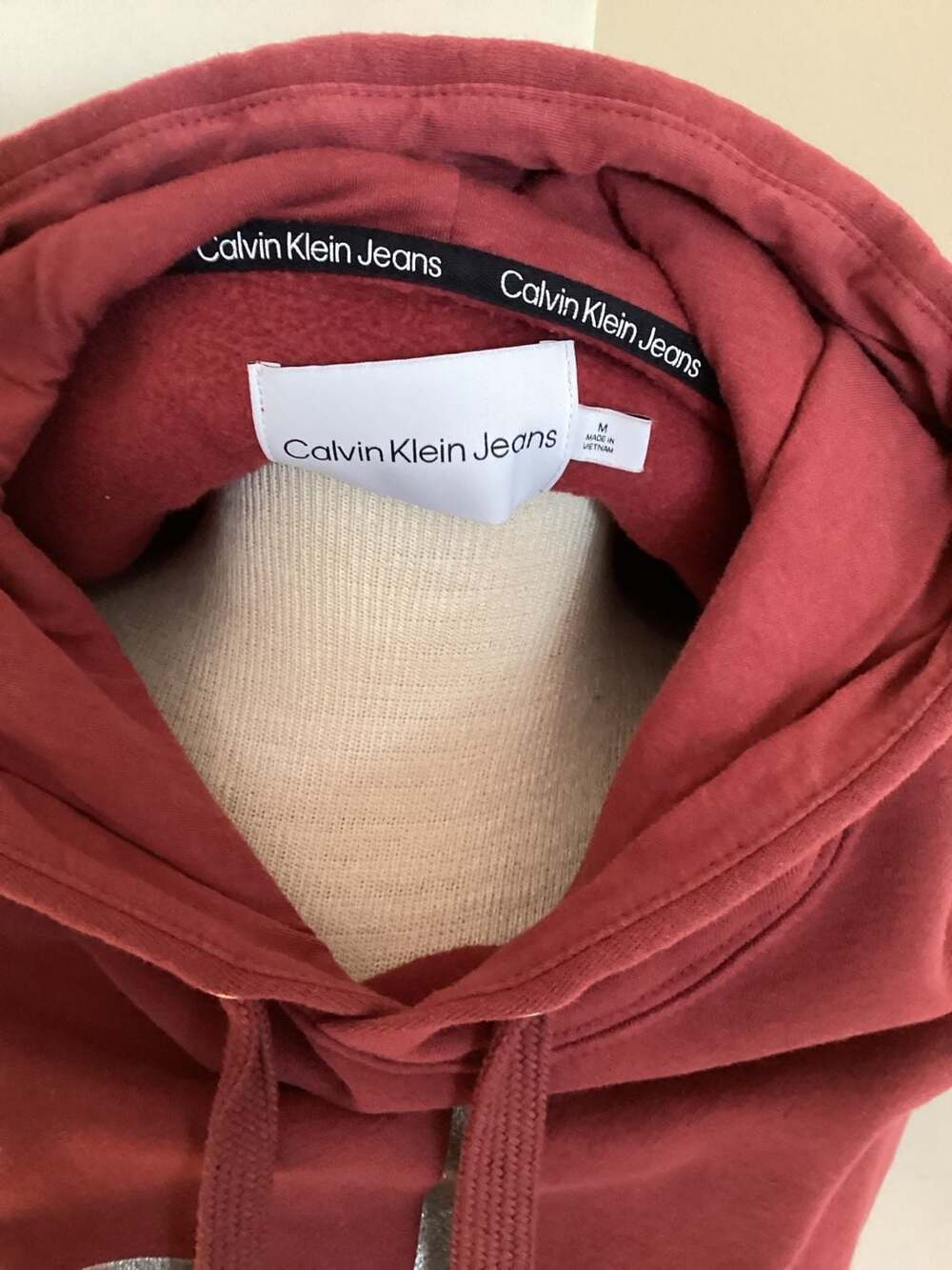 Calvin Klein Jeans Women's Red Sequin Monogram Logo Cropped Hoodie Size M - Thumbnail 2