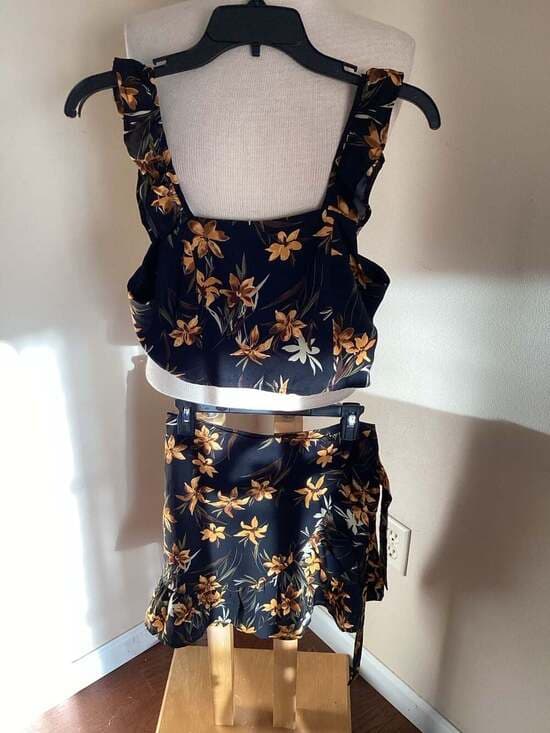Pink Lily Two-Piece Black and Yellow Floral Crop Top and Ruffle Mini Skirt Set - Thumbnail 5