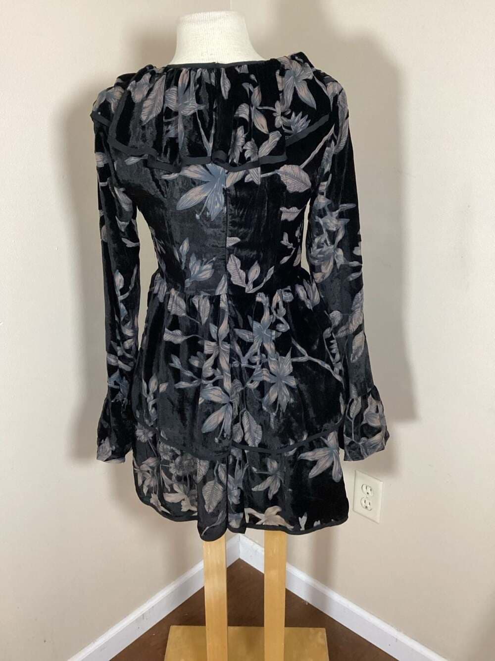 Jacquie The Label Size S Black Floral Velvet Tiered Mini Dress - Thumbnail 2
