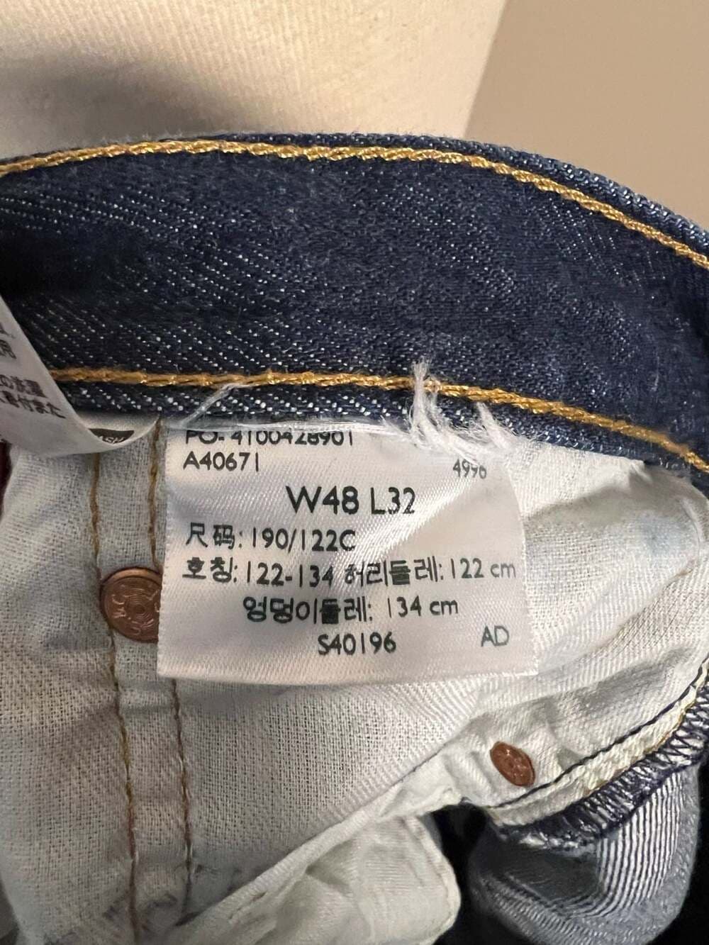 Levi's 501 Original Fit Men's Button Fly Jeans Dark Wash W48 L32 - Thumbnail 2