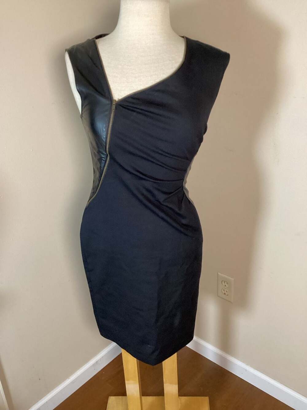 Ali Ro Black Sleeveless Asymmetrical Zip Faux Leather Panel Dress Size 4 - Thumbnail 4
