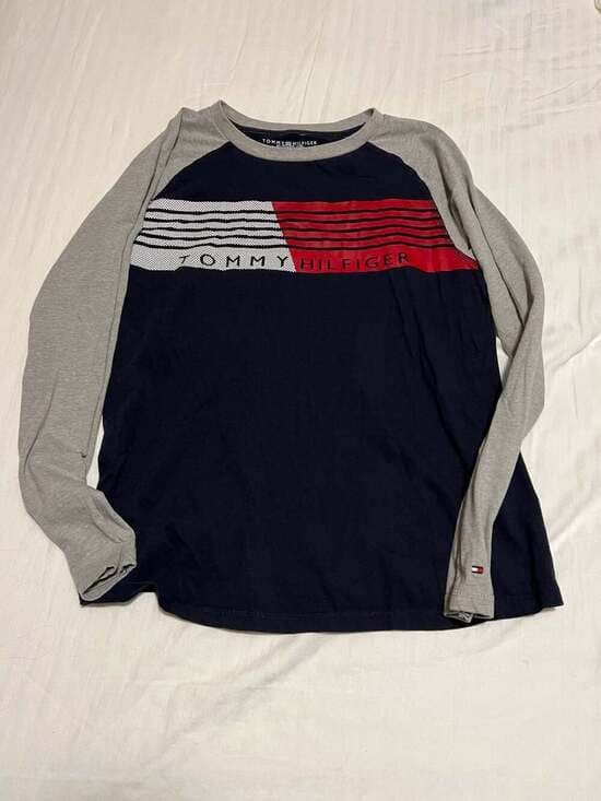 Tommy Hilfiger Boys Navy & Grey Raglan Long Sleeve Graphic T-Shirt Size XL (20) - Thumbnail 4