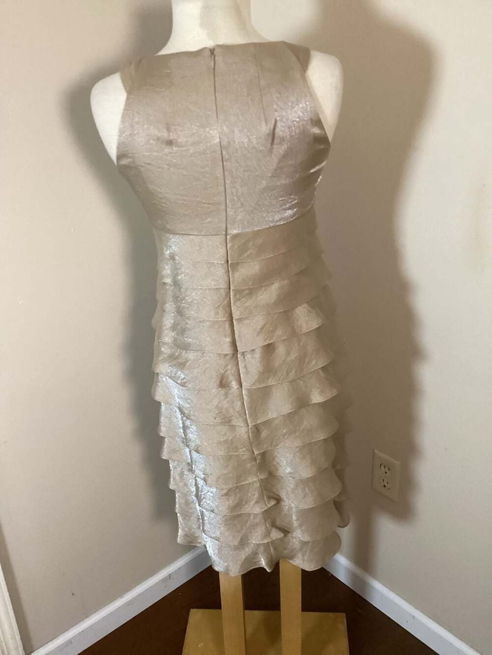 London Times Metallic Gold Tiered Ruffle Embellished Neckline Dress Size 4 - Thumbnail 2
