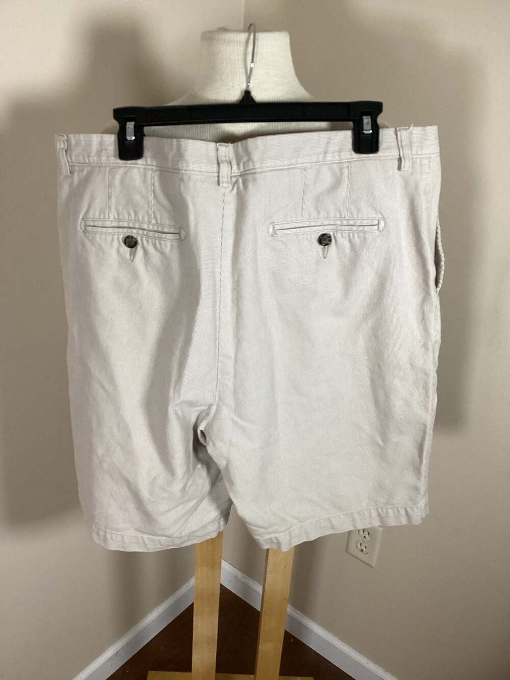Johnston & Murphy Men's Beige Textured Flat Front Shorts Size 38 - Thumbnail 2