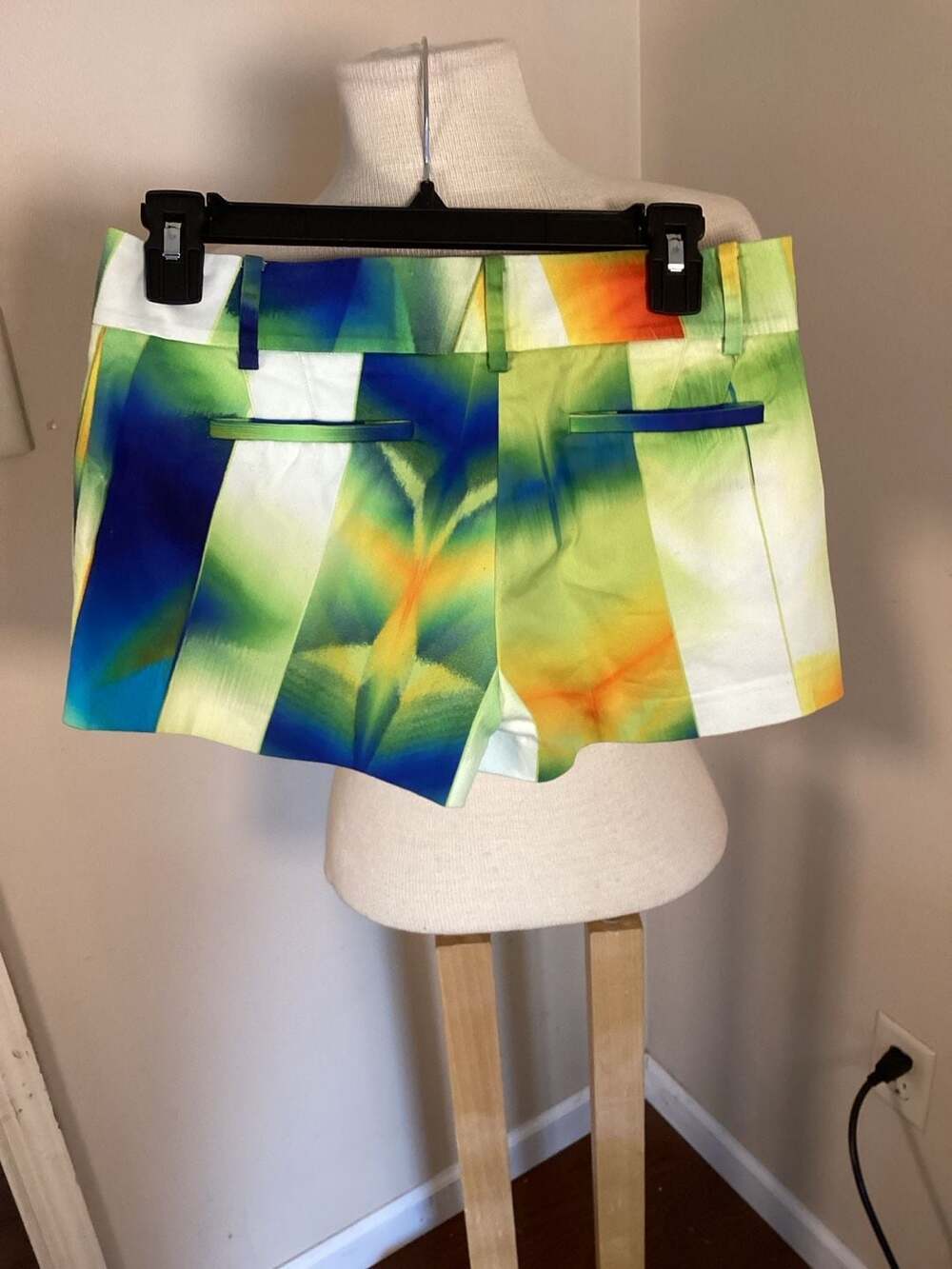 Marciano Multi-Colored Abstract Print High-Waisted Shorts Size 4 - Thumbnail 2
