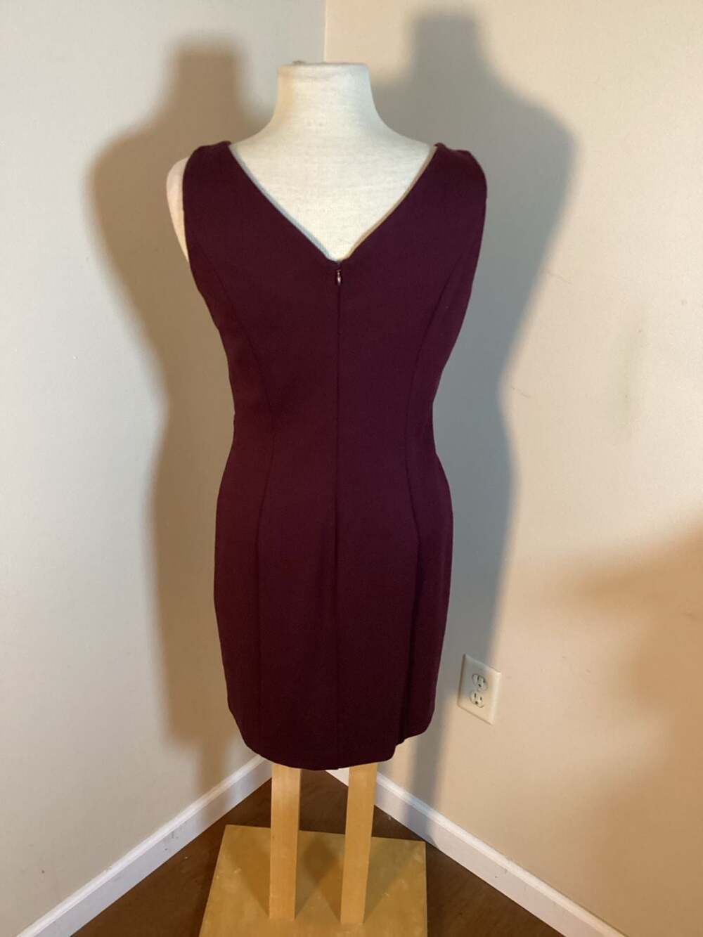 Amy Matto New York V-Neck Criss Cross Waist Sheath Dress Burgandy Size 10 - Thumbnail 2