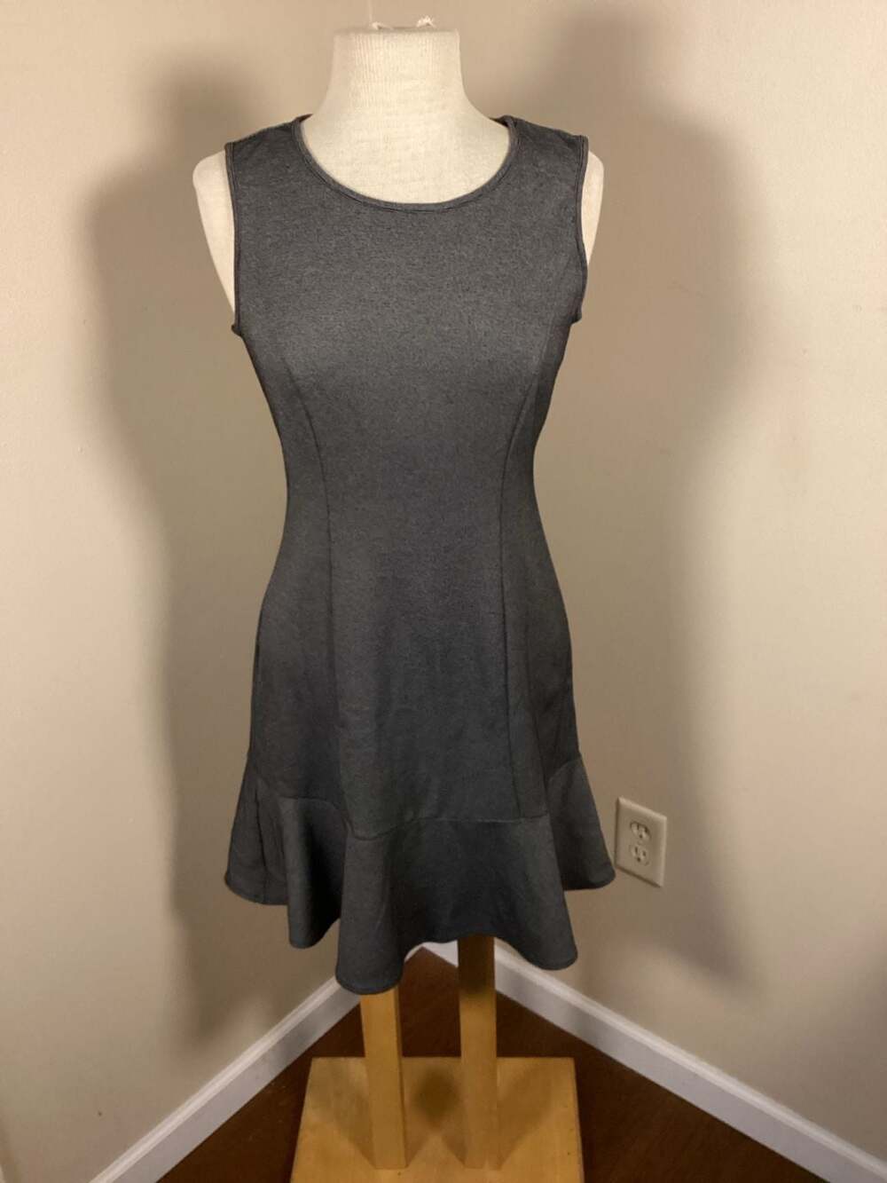 White House Black Market Gray Ponte Flounce Hem Fit & Flare Mini Dress Size 2 - Thumbnail 4