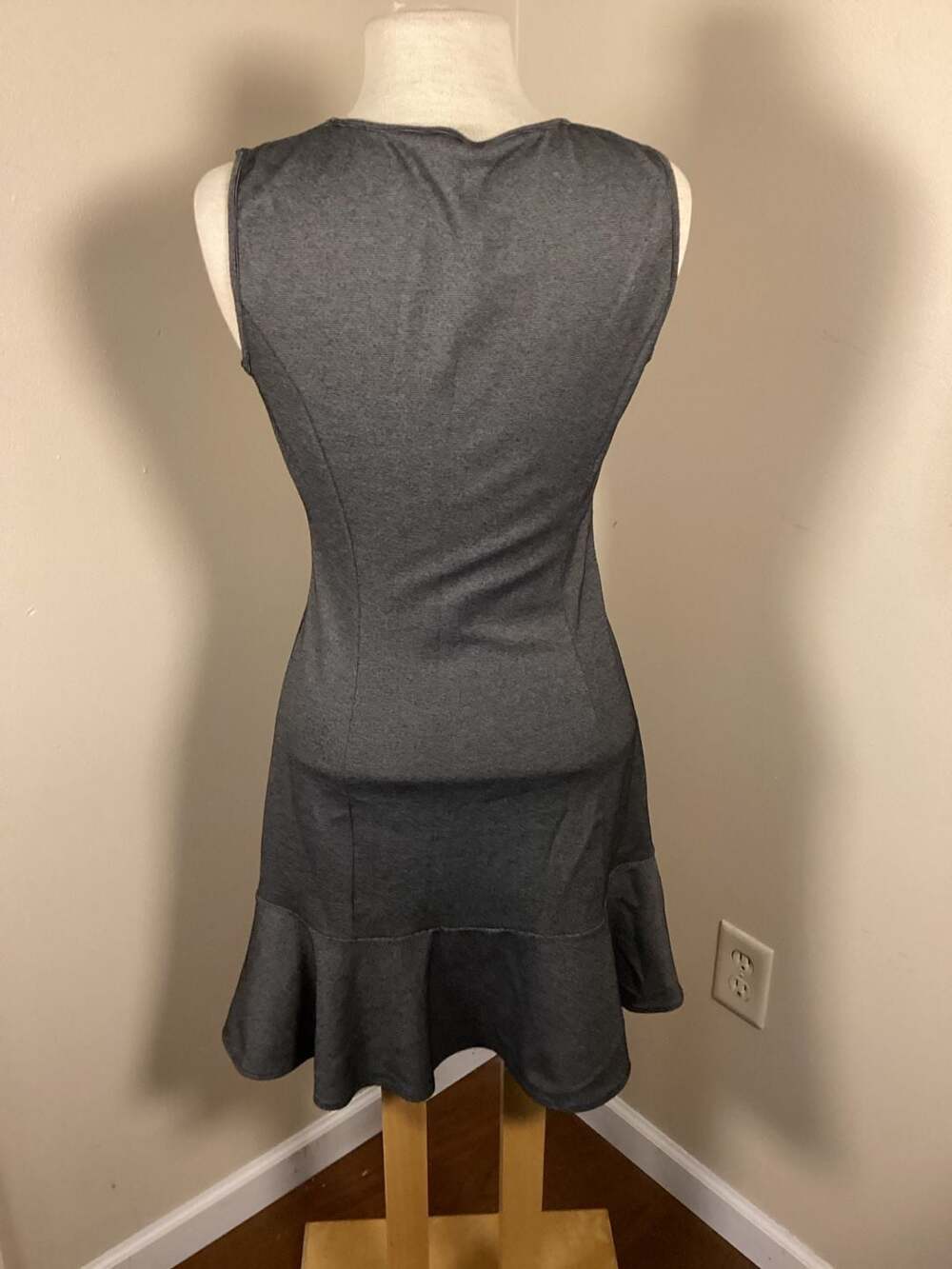White House Black Market Gray Ponte Flounce Hem Fit & Flare Mini Dress Size 2 - Thumbnail 2