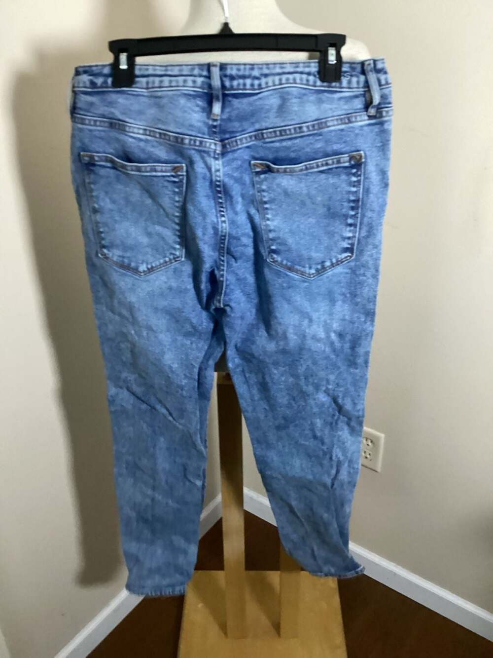 Vigoss Frankie Slim Straight Distressed Jeans Size 31 - Thumbnail 4
