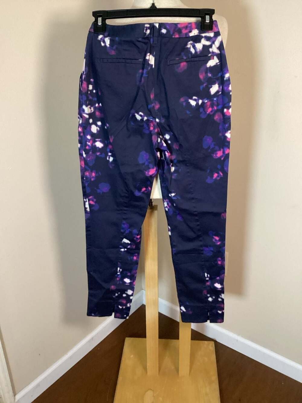 L.K. Bennett London Floral Print Tapered Ankle Pants Size 2 - Thumbnail 2