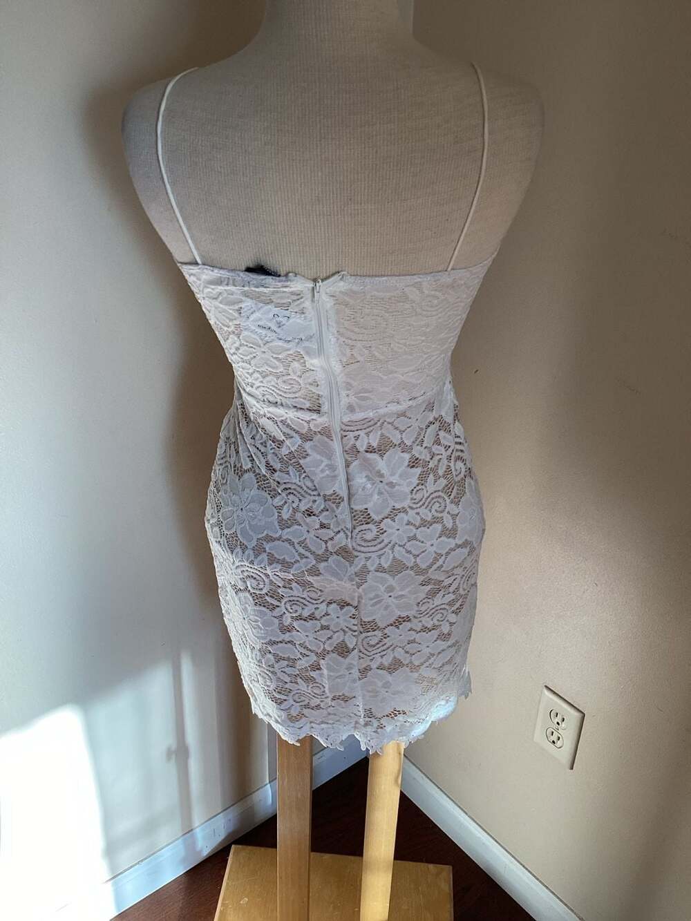 Windsor Ivory White Lace Mini Bodycon Dress NWT Small - Thumbnail 2