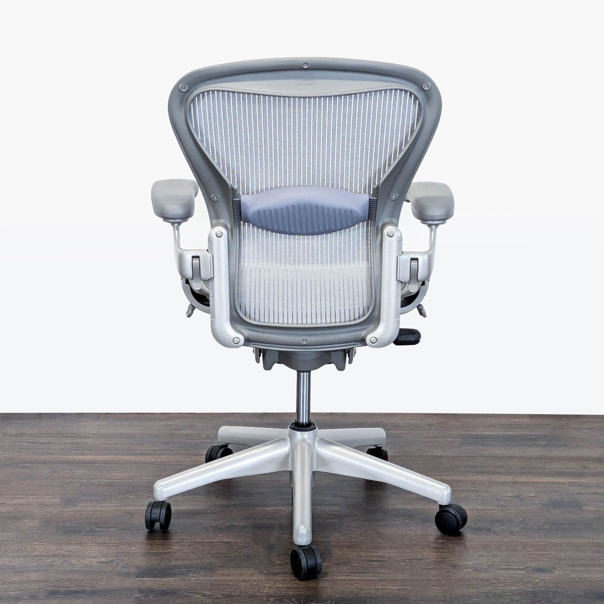 Herman Miller Aeron Ergonomic Office Chair - Light Gray Mesh (Size B) - Thumbnail 4