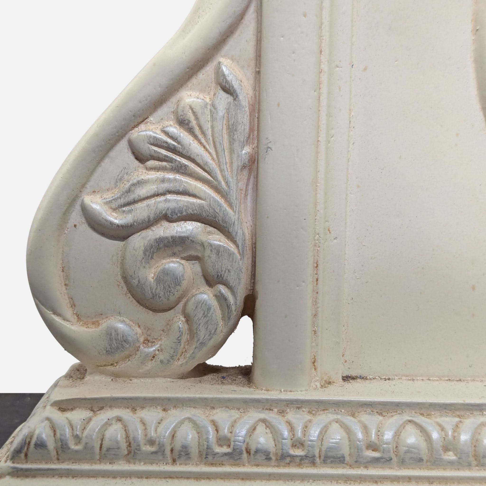 Carved and Arched Mirror in White Finish - Thumbnail 5