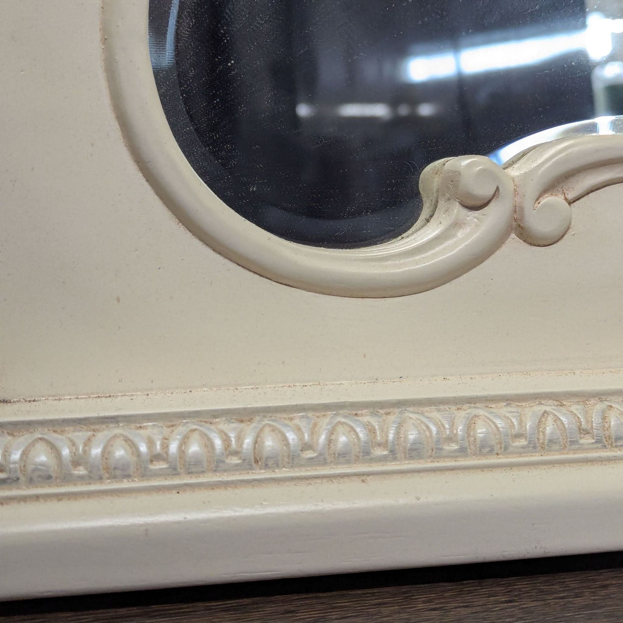 Carved and Arched Mirror in White Finish - Thumbnail 6
