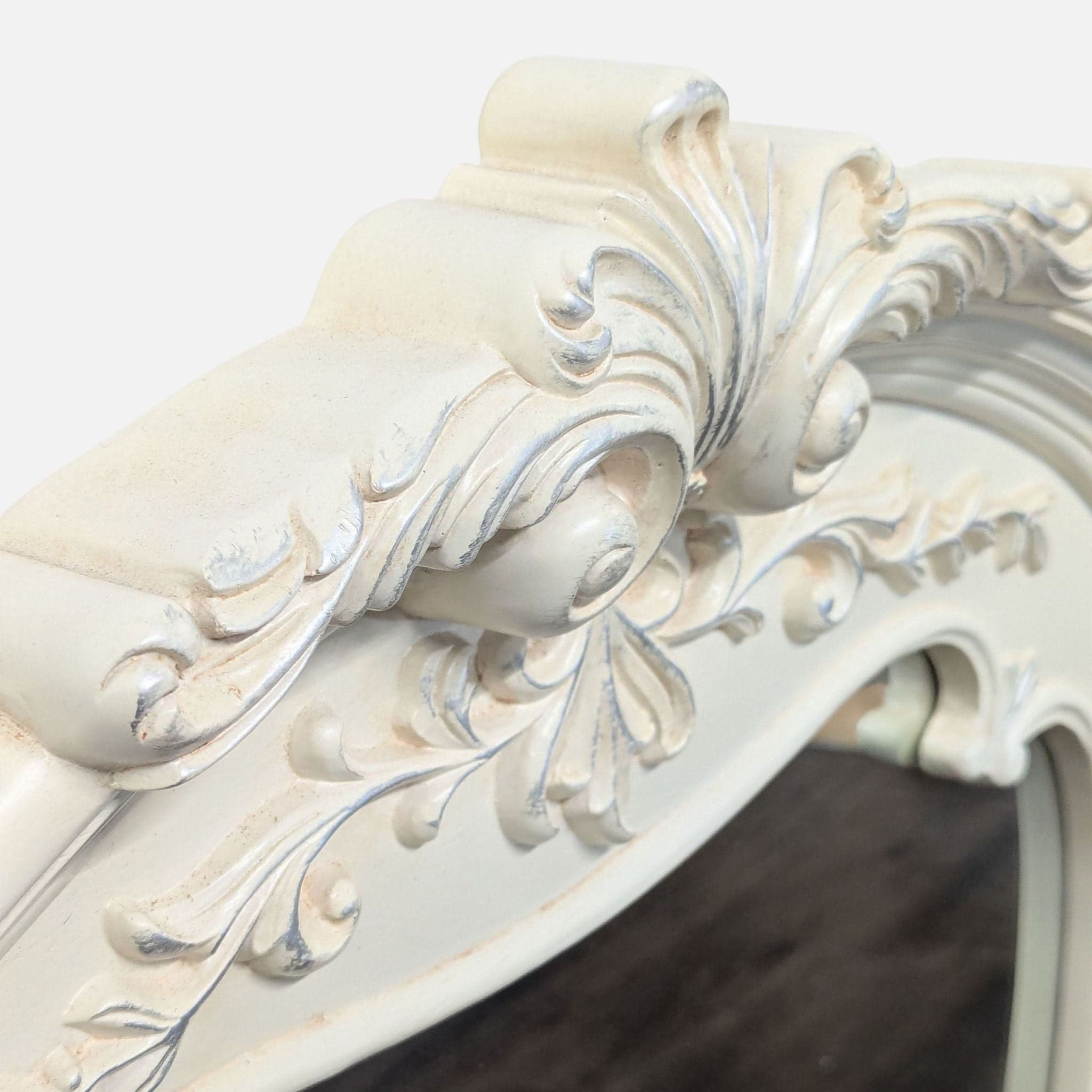Carved and Arched Mirror in White Finish - Thumbnail 3