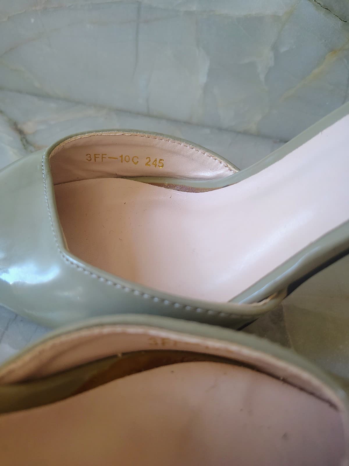 MANSBALE Rare Sage Green Patent Slingback Pointed Toe Stiletto Heels: SZ 7.5 - Thumbnail 8