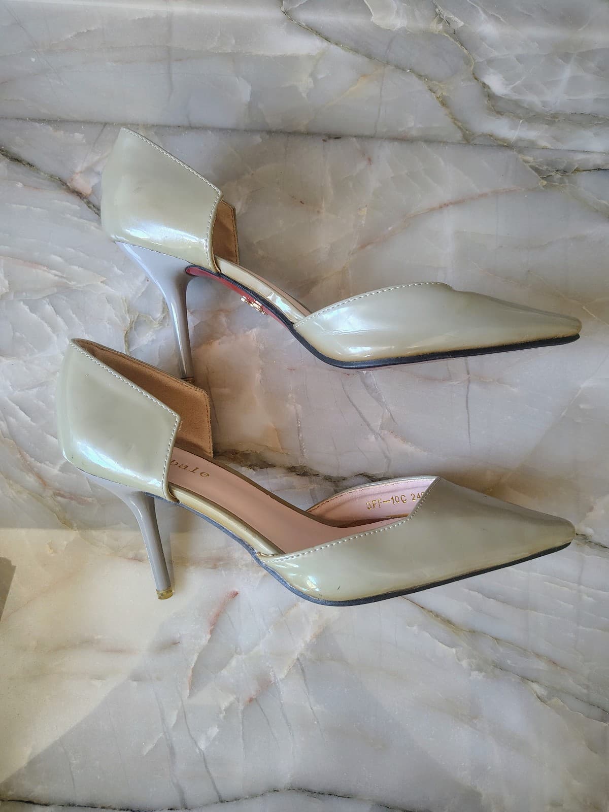 MANSBALE Rare Sage Green Patent Slingback Pointed Toe Stiletto Heels: SZ 7.5 - Thumbnail 9