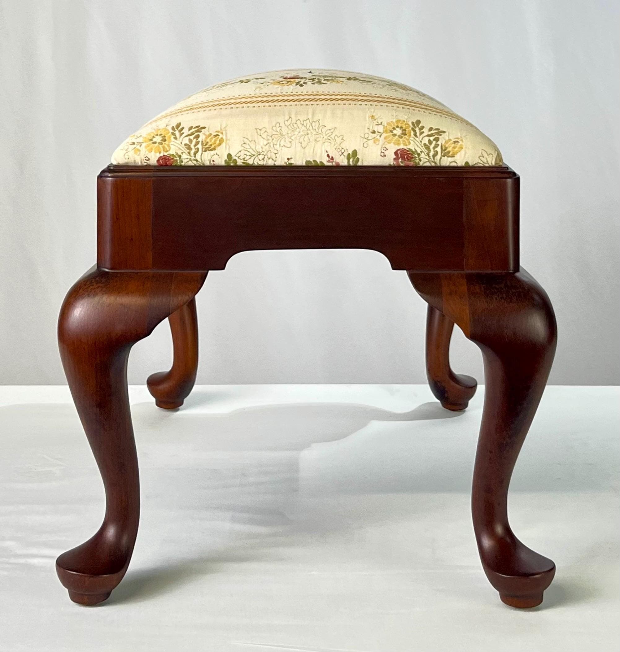 Henkel Harris Attributed Queen Anne Style Mahogany Footstool - Thumbnail 8