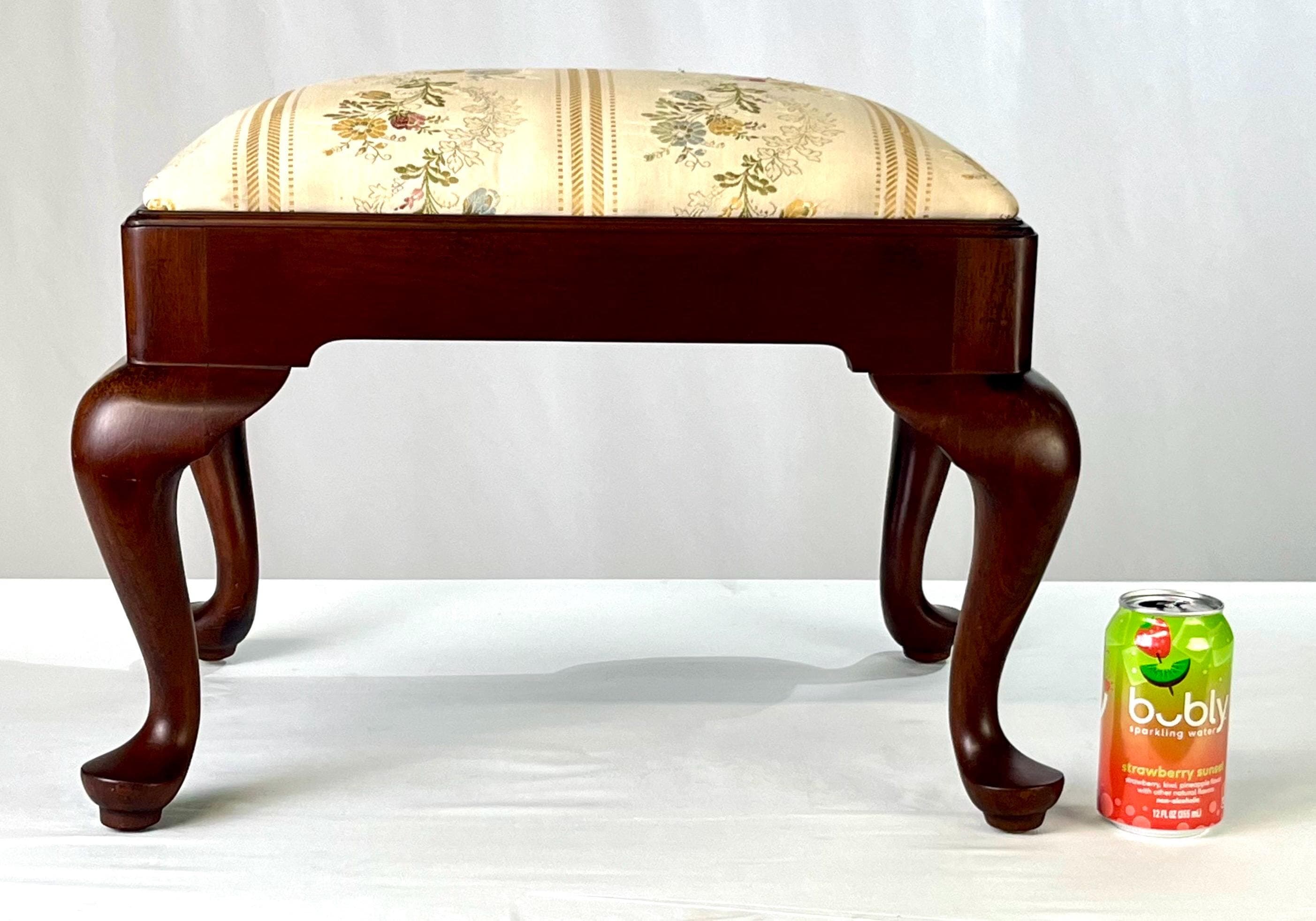 Henkel Harris Attributed Queen Anne Style Mahogany Footstool - Thumbnail 11