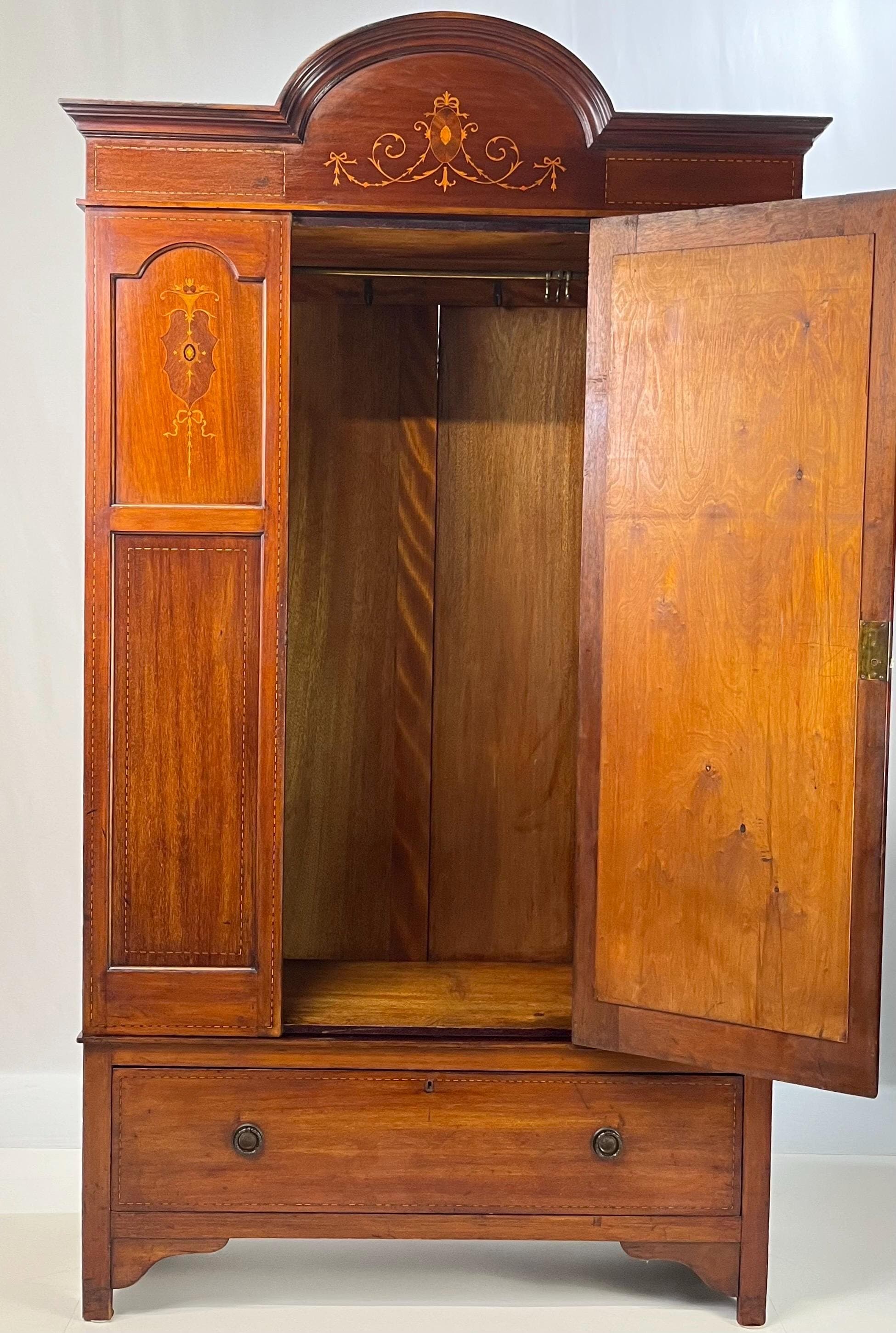 English Edwardian Style Inlaid Mahogany Wardrobe With Beveled Oval Mirror - Thumbnail 3