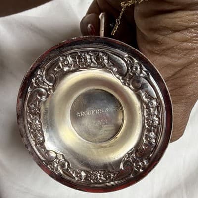 Rogers Bros Victorian Floral Silverplate Covered Sugar Bowl w/ Handles - Thumbnail 2