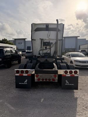 2017 Mack Automatic Truck - Thumbnail 4
