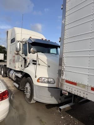 2017 Mack Automatic Truck - Thumbnail 3
