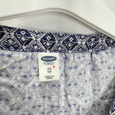 Old Navy Women's Blue White Geometric Ruffle V-Neck Short Sleeve Blouse XS - Thumbnail 2
