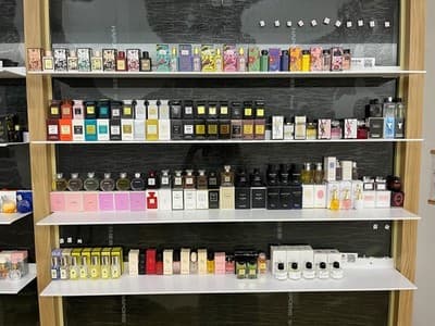 Buy 10 Louis Vuitton Collective Fragrance Bottles - Thumbnail 4
