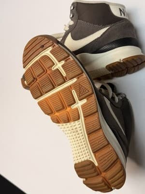 Nike Acorra Suede ACG Women's Size 7 Gray White Gum Shoes Sneakers 806977-210 - Thumbnail 6