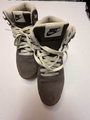 Nike Acorra Suede ACG Women's Size 7 Gray White Gum Shoes Sneakers 806977-210
